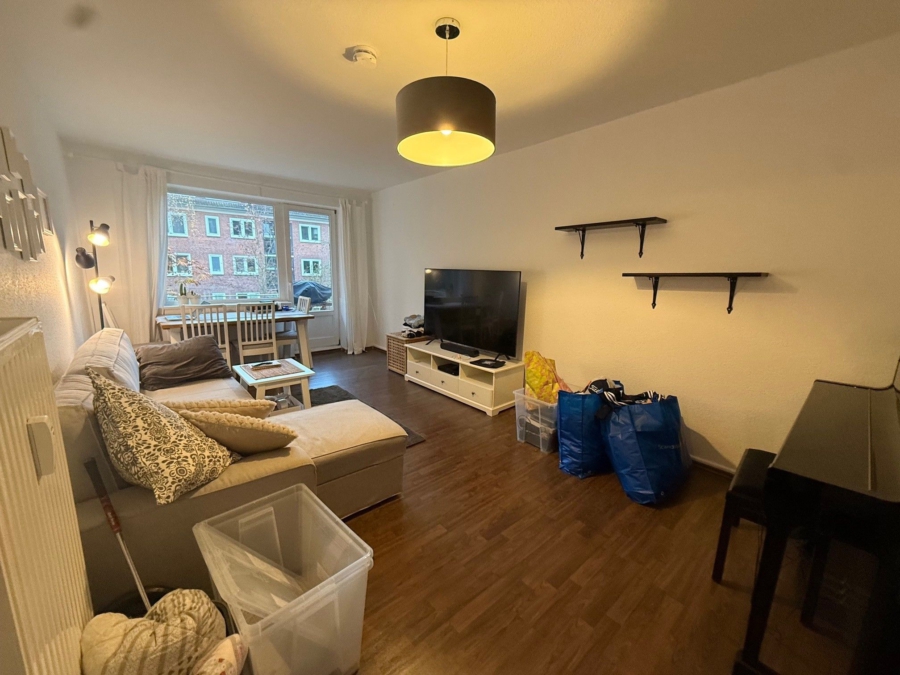 Wohnzimmer - 2-Zimmer-Wohnung mit Nähe zur City-Nord und Alsterlauf
