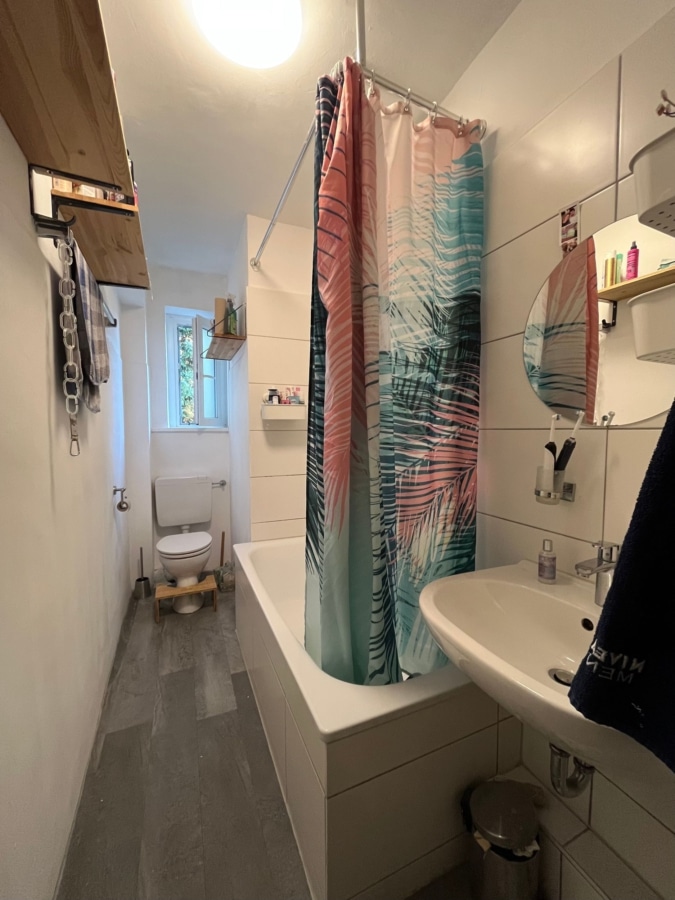 Badezimmer - 3-Zimmer-Wohnung mit Balkon an der Rennbahnstraße