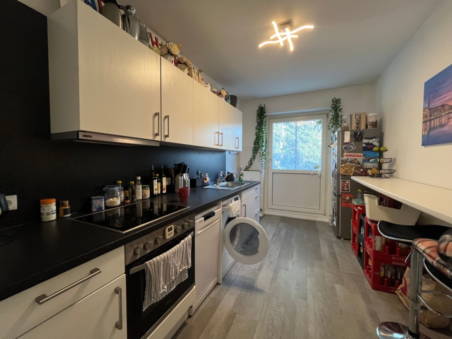 Küche mit Balkon - 3-Zimmer-Wohnung mit Balkon an der Rennbahnstraße