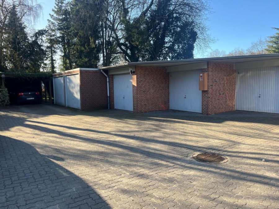 Garagen - Rotklinker-Mehrfamilienhaus in Langenhorn