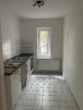 Kleine Küche mit Fenster