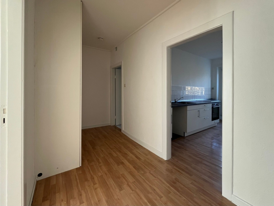 Flur - 3-Zimmer-Wohnung mit Balkon an der Rennbahnstraße