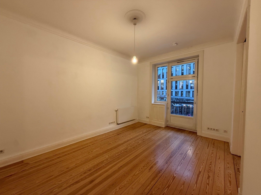 Wohnzimmer - Schöne 3,5-Zimmer-Altbauwohnung in Winterhude