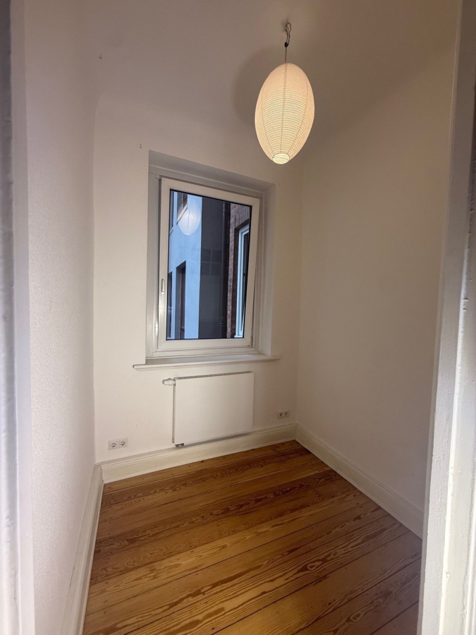 Halbes Zimmer mit Fenster - Schöne 3,5-Zimmer-Altbauwohnung in Winterhude