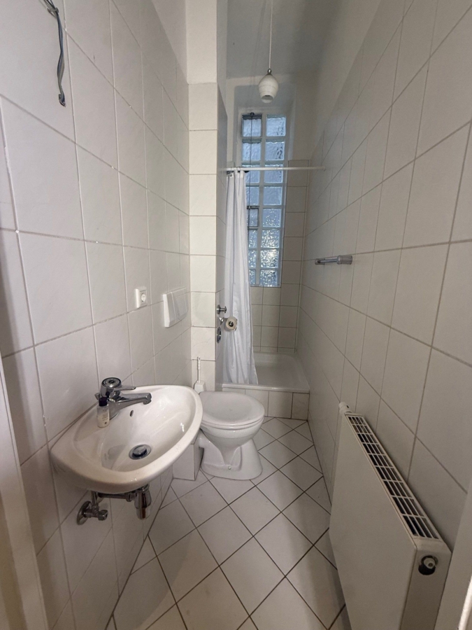 Duschbad - Schöne 3,5-Zimmer-Altbauwohnung in Winterhude