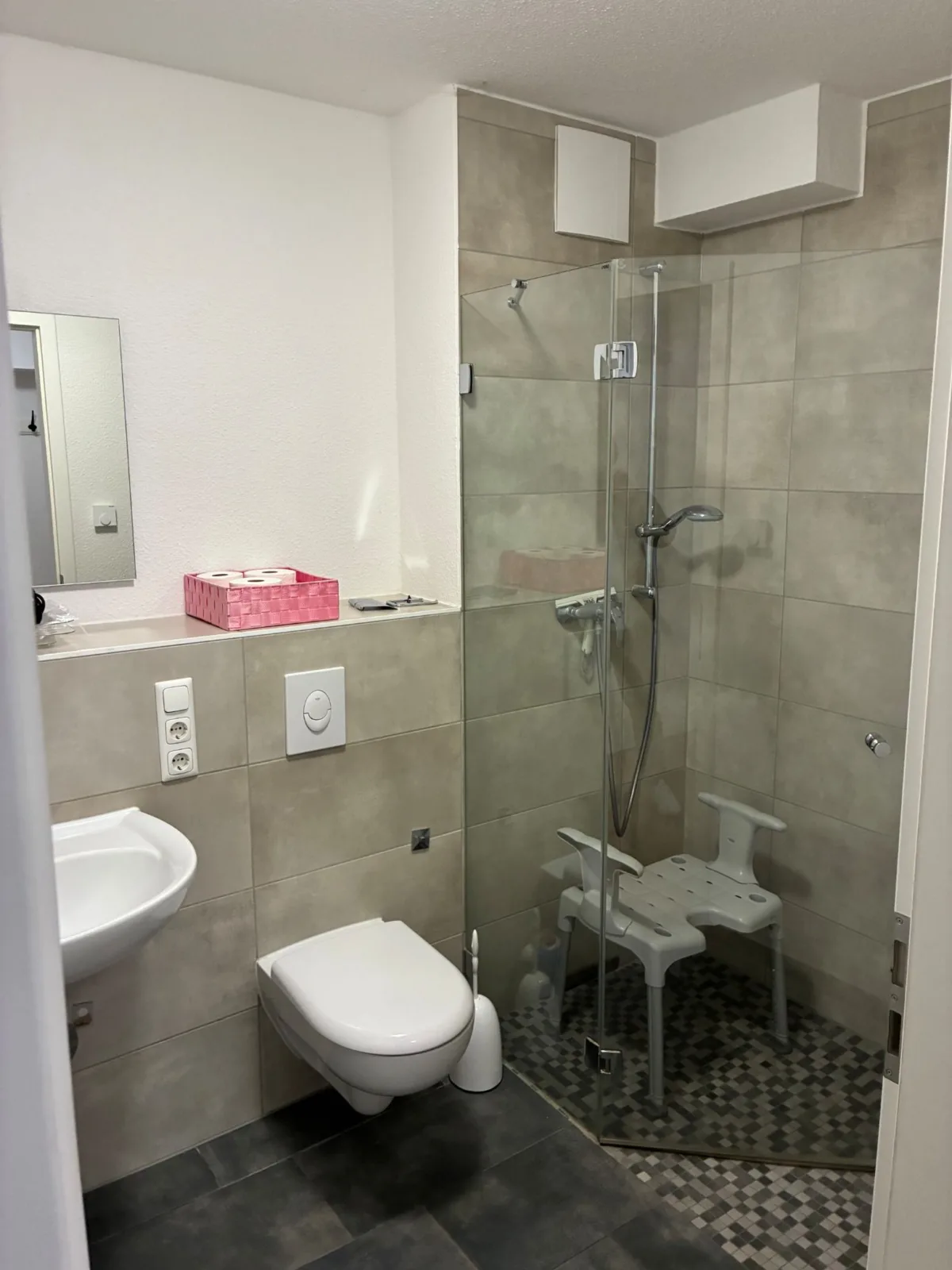 Modernes Badezimmer