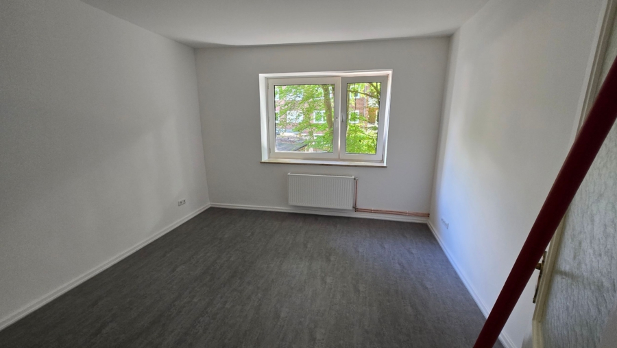 Schlafzimmer - Vollständig sanierte 2-Zimmer-Wohnung mit Balkon in ruhige Lage zum Eilbekkanal