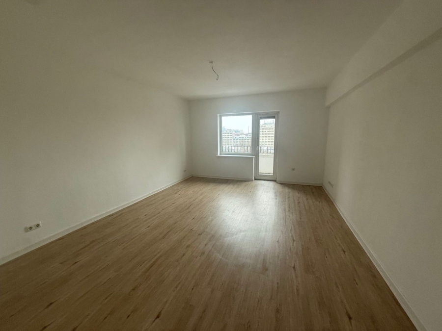 Wohnzimmer - 3-Zimmer-Wohnung mit Balkon am Berliner Tor