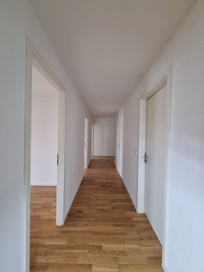 Flur (2) - 4-Zimmer-Neubauwohnung mit Balkon in Lohbrügge