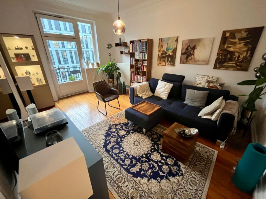 Wohnzimmer - Schöne 3 -Zimmer-Altbauwohnung in Winterhude