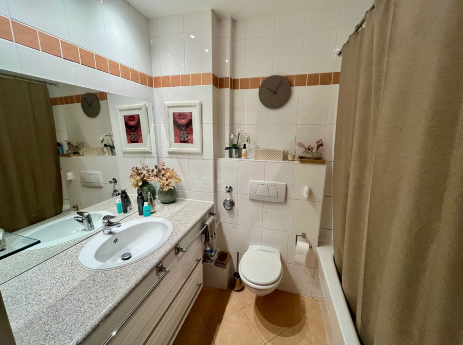 Badezimmer - Schöne 3 -Zimmer-Altbauwohnung in Winterhude