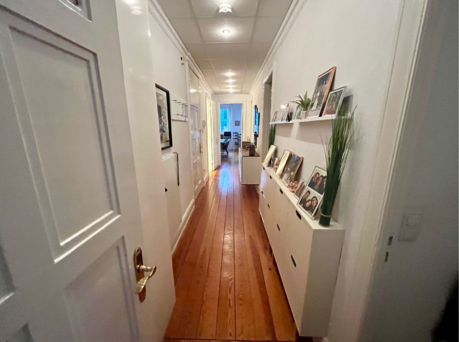 Flur - Schöne 3 -Zimmer-Altbauwohnung in Winterhude