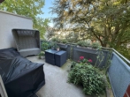 Balkon mit Möbeln und Pflanzen