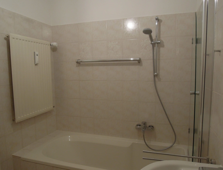 Badezimmer-Badewanne