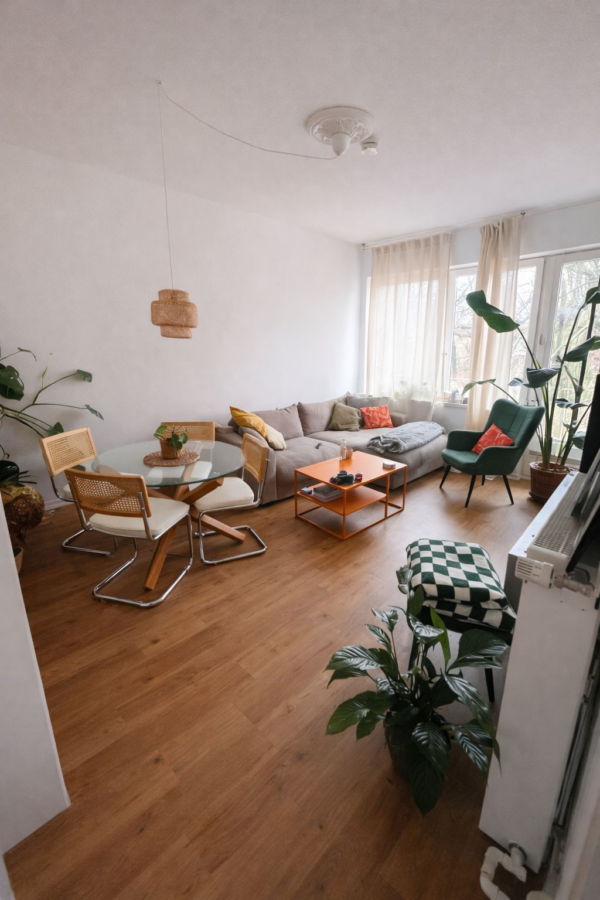 Wohnzimmer - 3-Zimmer-Wohnung mit Balkon in Eimsbüttel