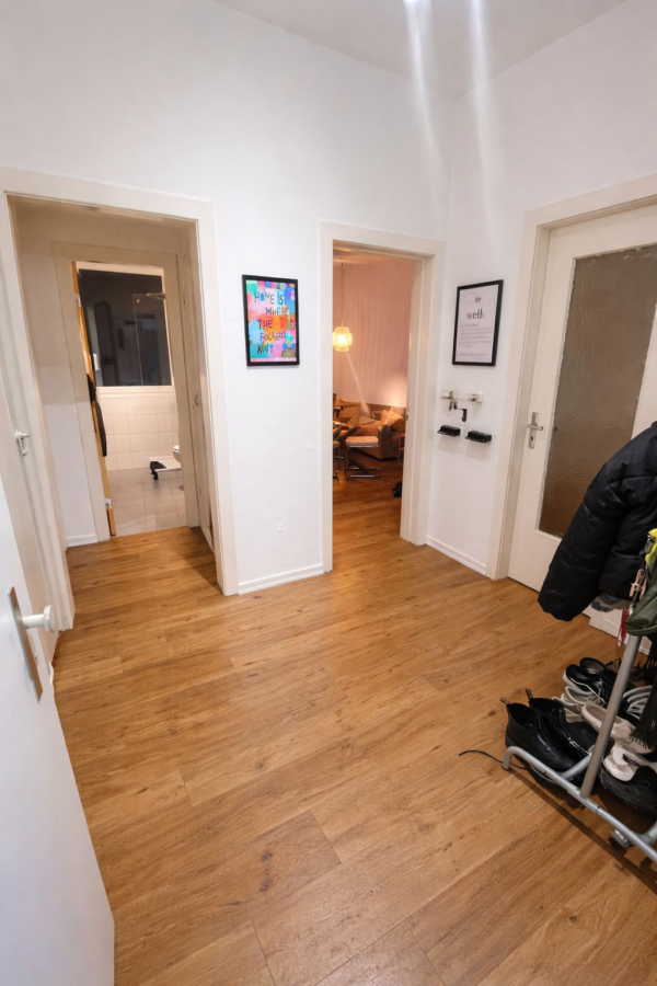 Flur - 3-Zimmer-Wohnung mit Balkon in Eimsbüttel