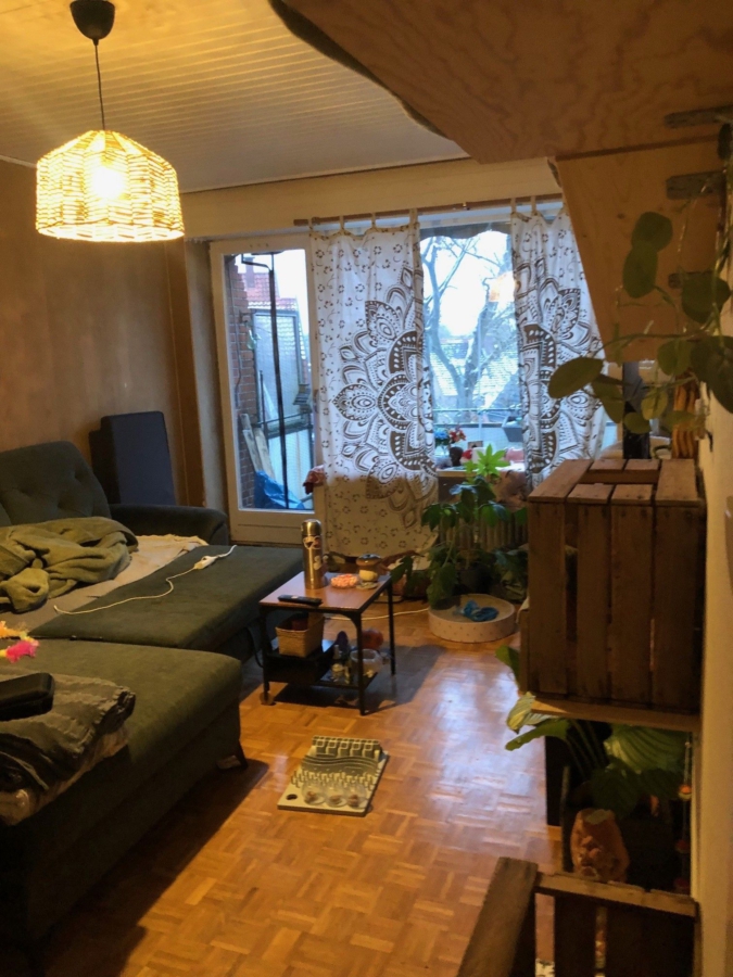 Wohnzimmer mit Balkon - 3,5-Zimmer-Wohnung mit Balkon in Langenhorn
